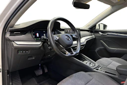 valkoinen Skoda Octavia 2021 kuva 8.