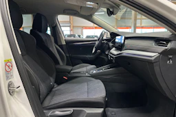 valkoinen Skoda Octavia 2021 kuva 15.