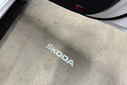 valkoinen Skoda Octavia 2021 kuva 16.