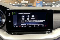 valkoinen Skoda Octavia 2021 kuva 17.