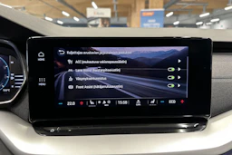 valkoinen Skoda Octavia 2021 kuva 18.