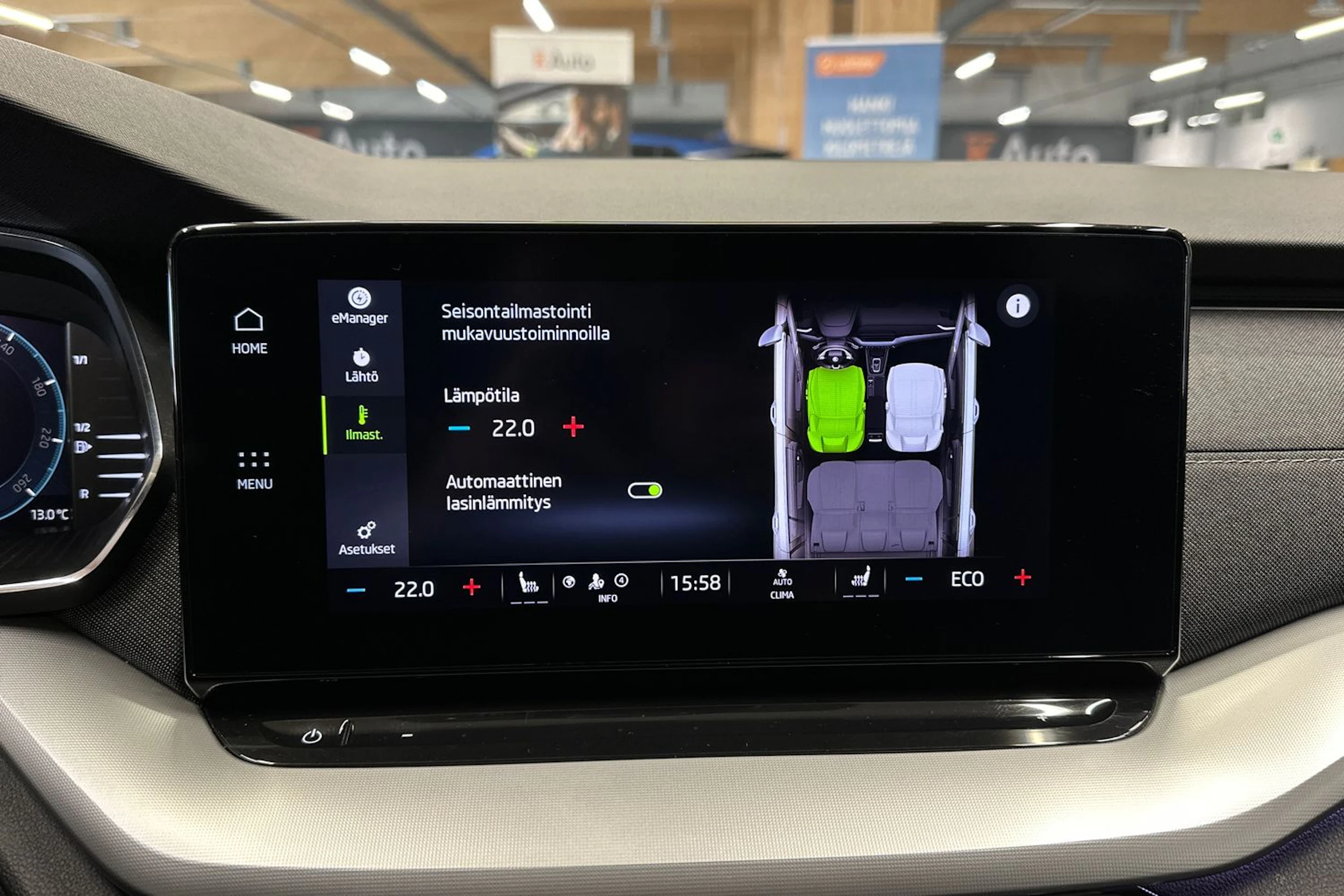 valkoinen Skoda Octavia 2021 kuva 20.