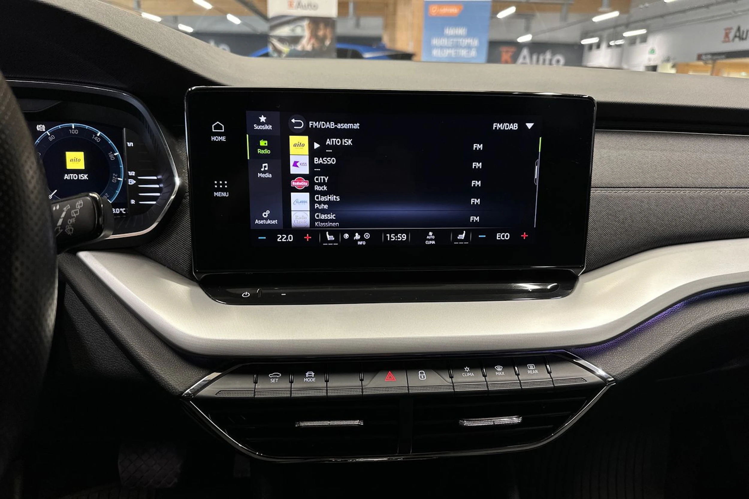 valkoinen Skoda Octavia 2021 kuva 21.