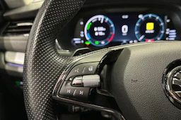 valkoinen Skoda Octavia 2021 kuva 23.