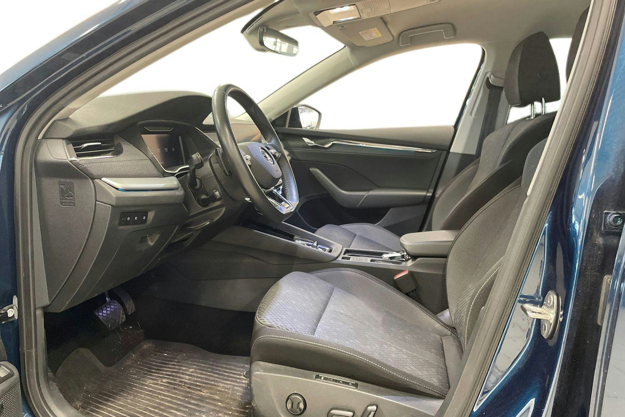sininen Skoda Octavia 2021 kuva 3.