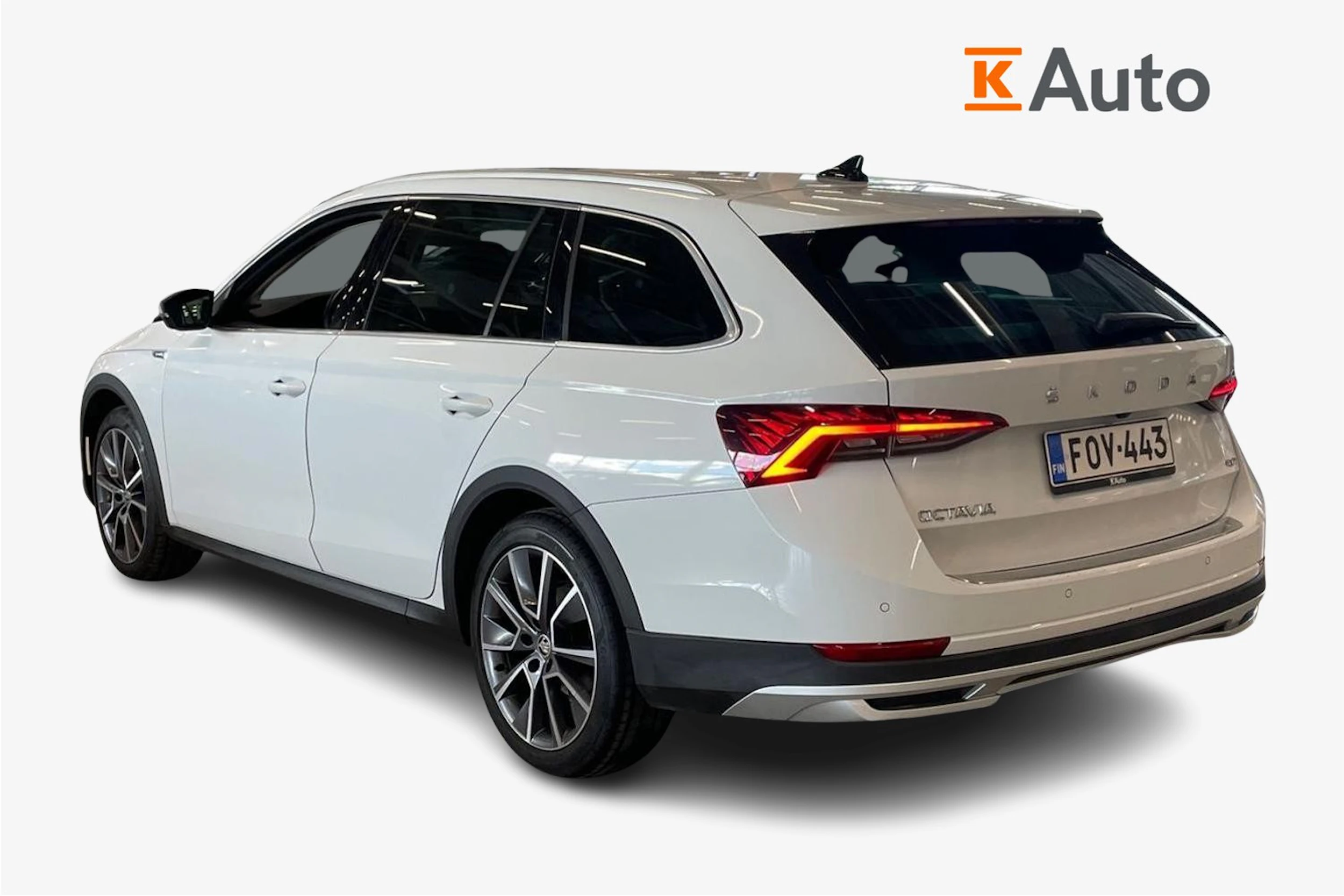 valkoinen Skoda Octavia 2022 kuva 2.