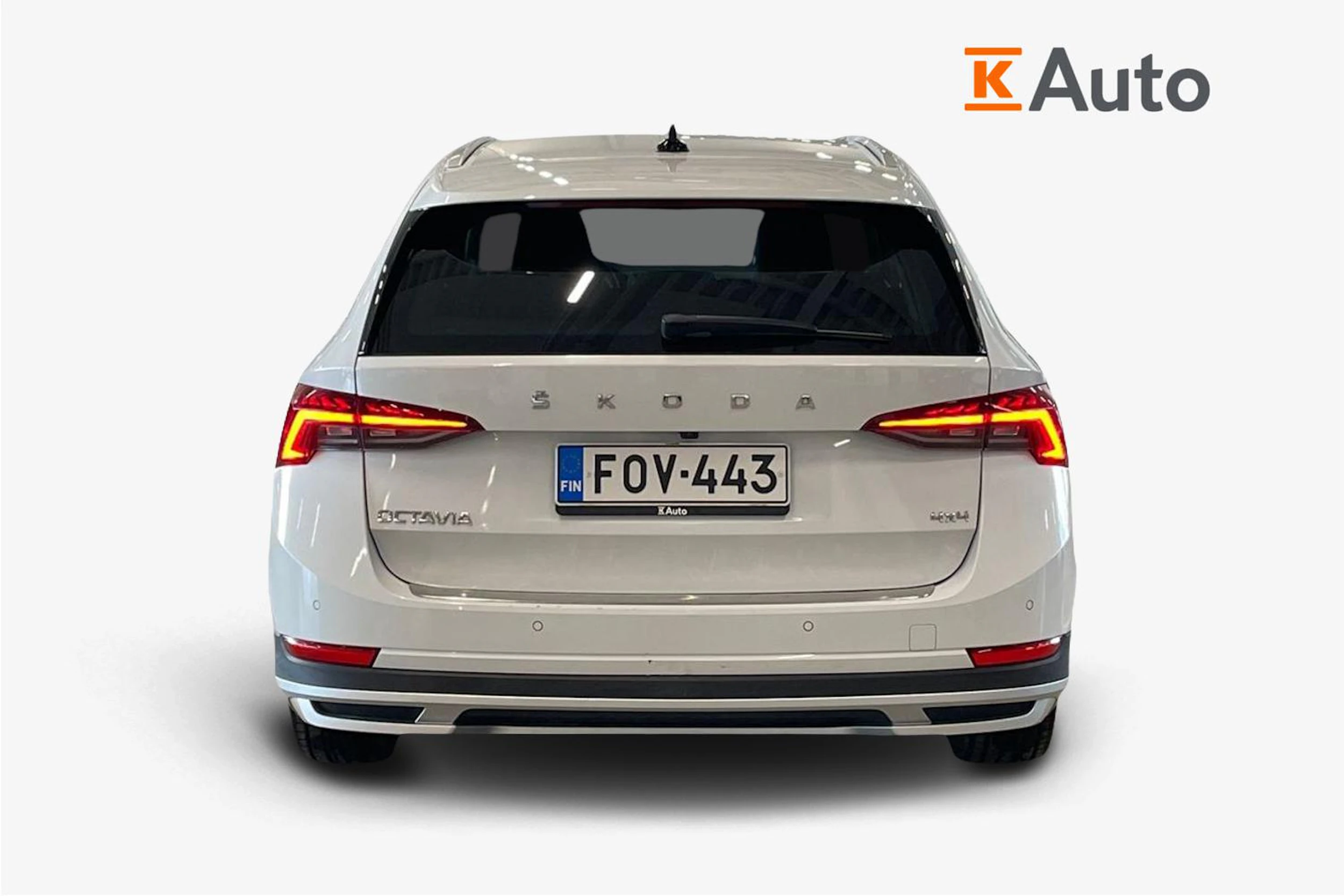 valkoinen Skoda Octavia 2022 kuva 3.