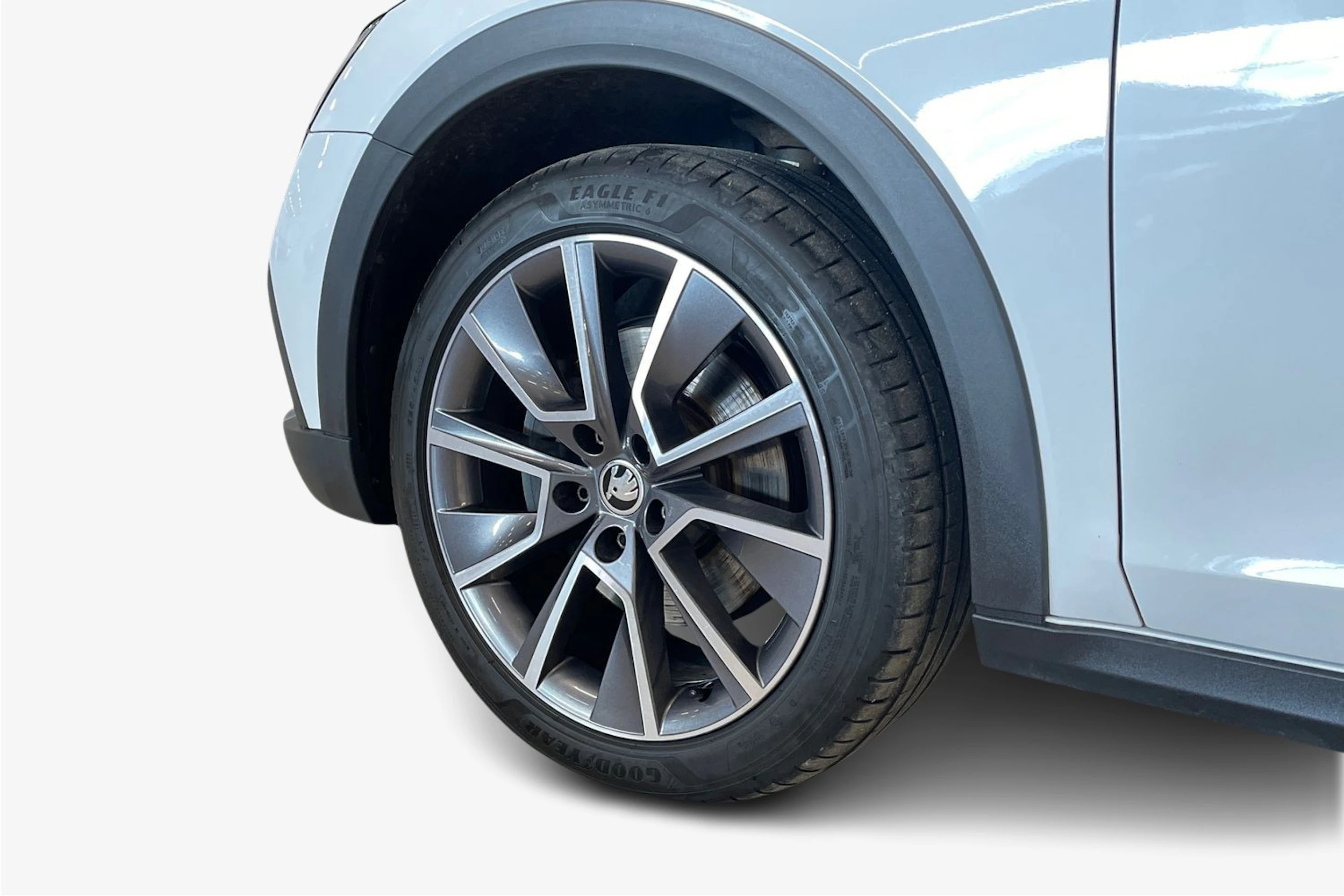 valkoinen Skoda Octavia 2022 kuva 9.