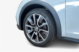valkoinen Skoda Octavia 2022 kuva 9.