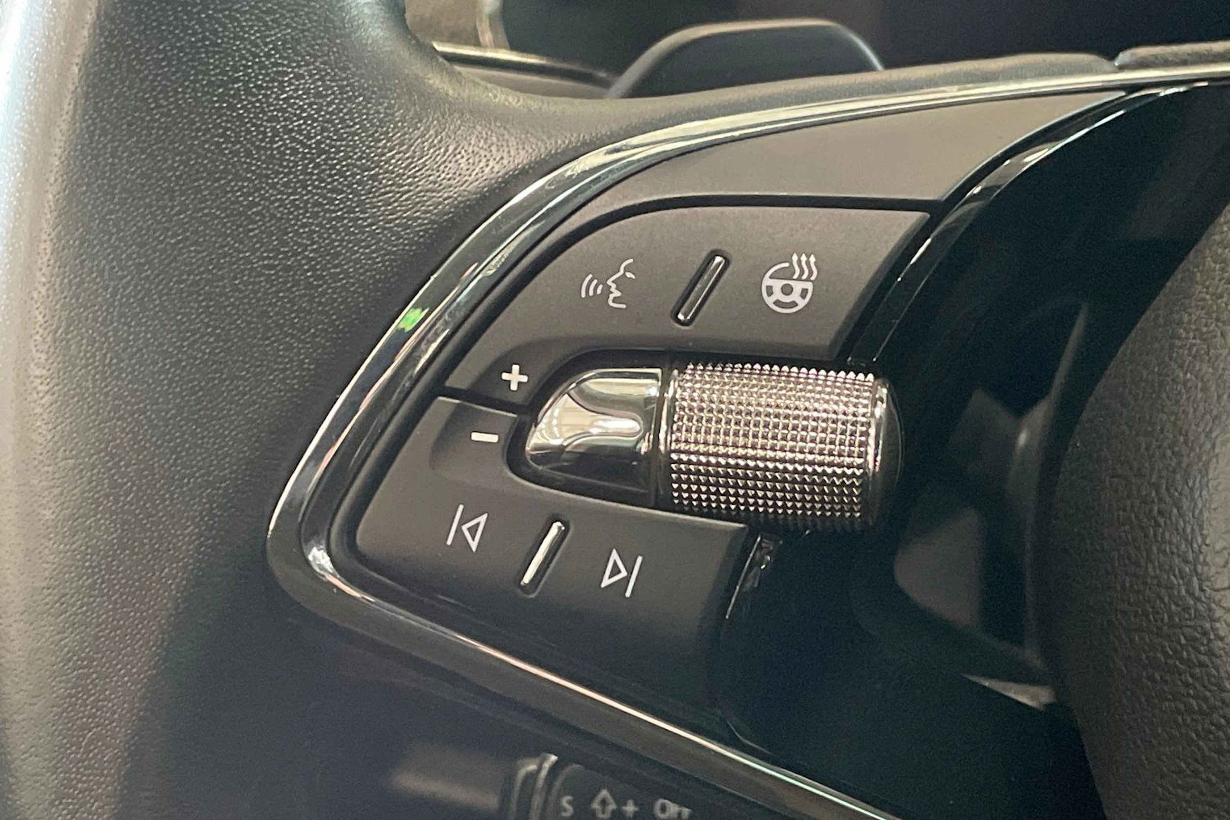 valkoinen Skoda Octavia 2022 kuva 15.