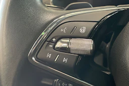 valkoinen Skoda Octavia 2022 kuva 15.