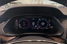 valkoinen Skoda Octavia 2022 kuva 17.