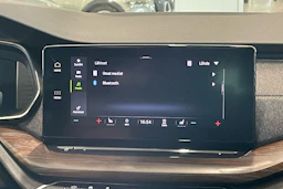 valkoinen Skoda Octavia 2022 kuva 22.