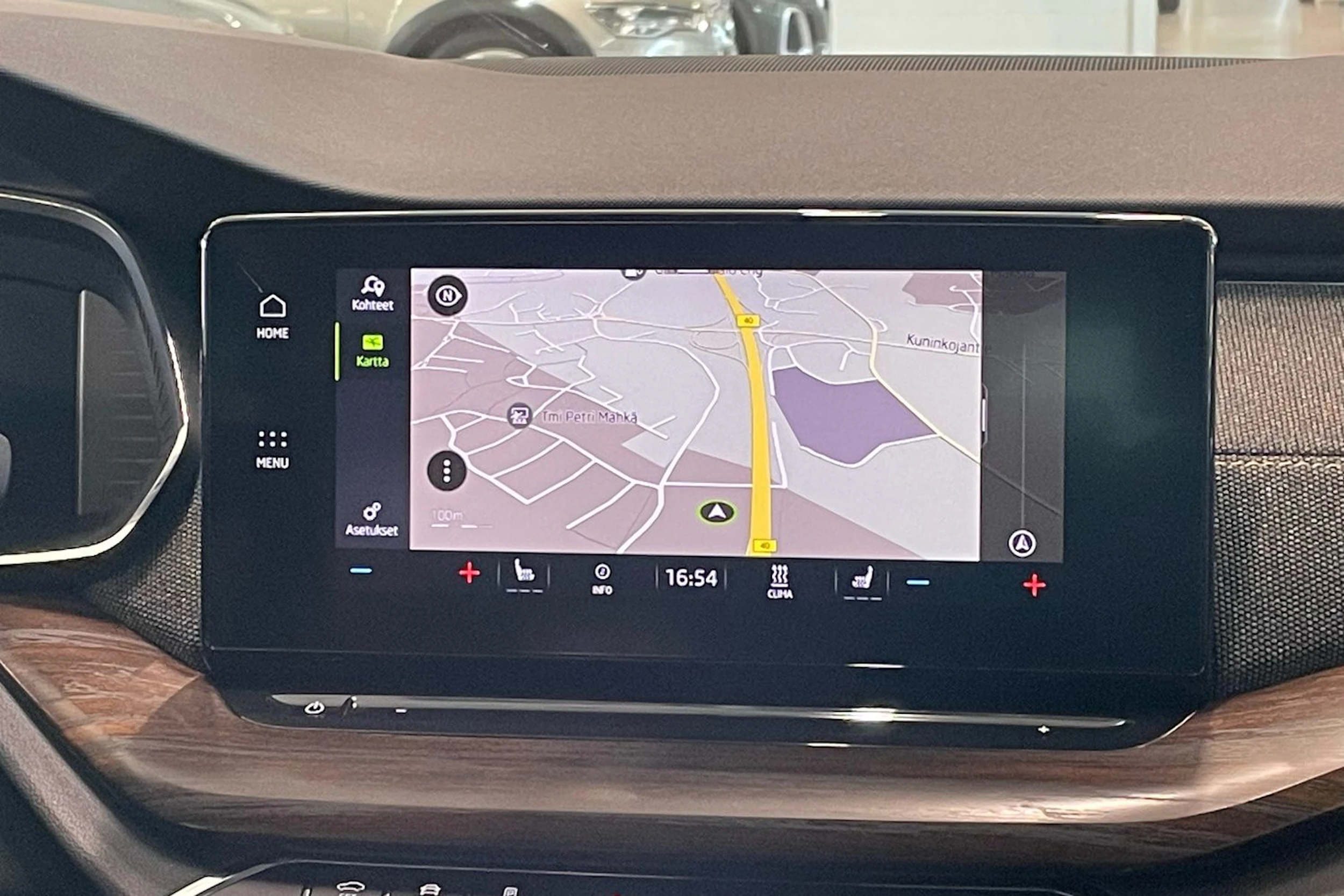 valkoinen Skoda Octavia 2022 kuva 23.