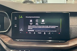 valkoinen Skoda Octavia 2022 kuva 24.