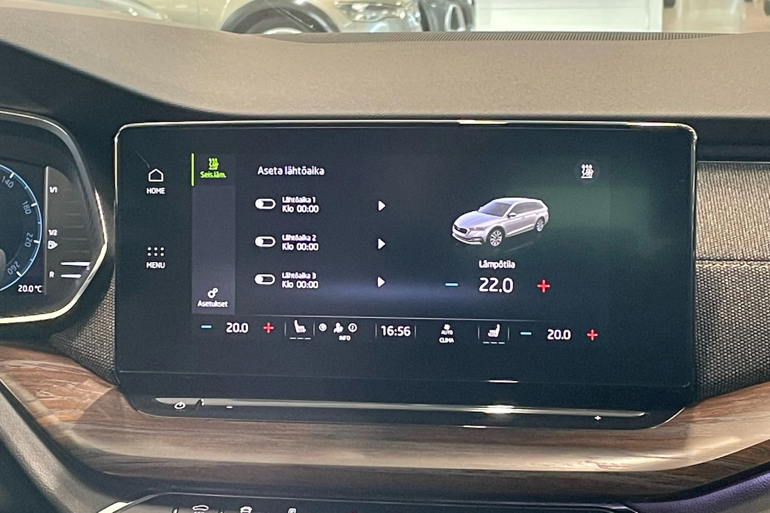 valkoinen Skoda Octavia 2022 kuva 27.