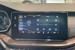 valkoinen Skoda Octavia 2022 kuva 28.