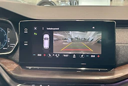 valkoinen Skoda Octavia 2022 kuva 30.