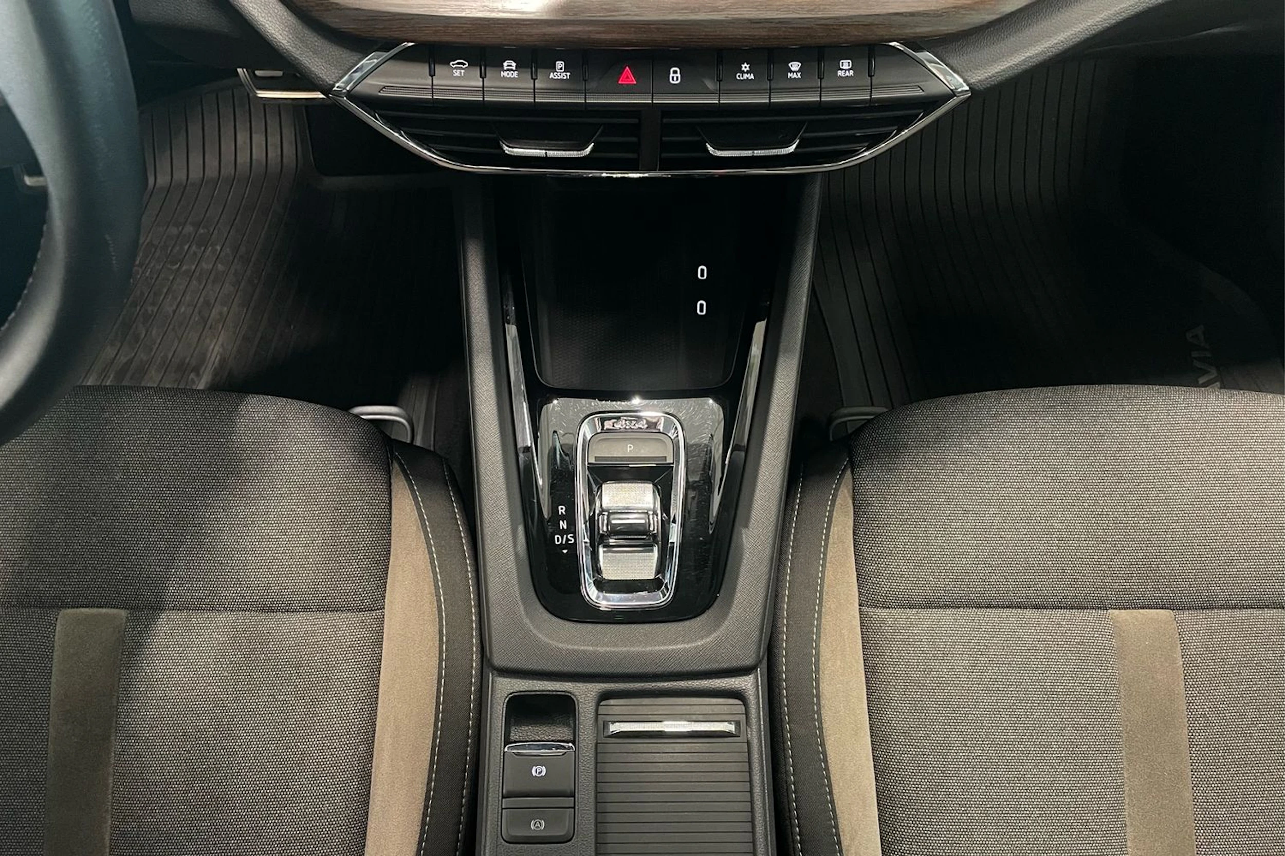 valkoinen Skoda Octavia 2022 kuva 31.