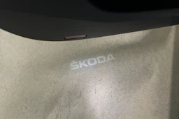 valkoinen Skoda Octavia 2022 kuva 35.
