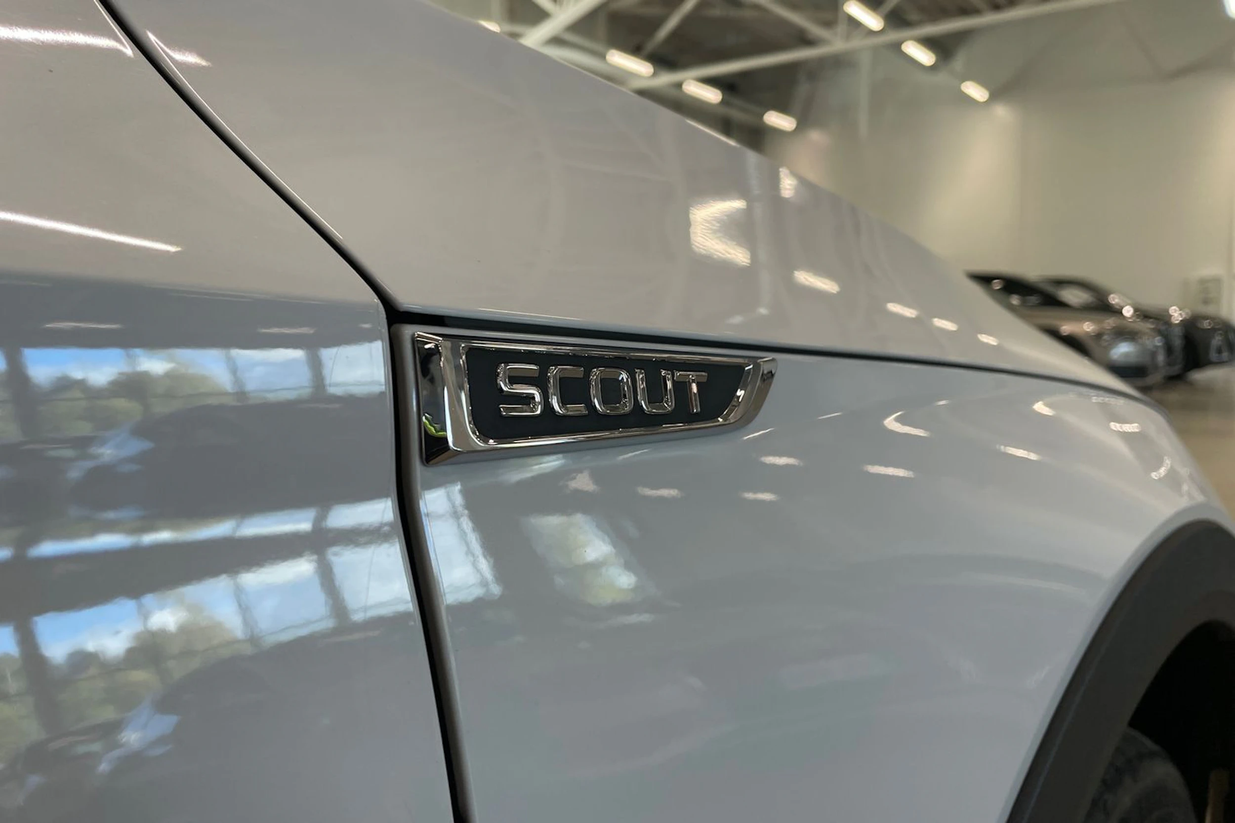 valkoinen Skoda Octavia 2022 kuva 36.