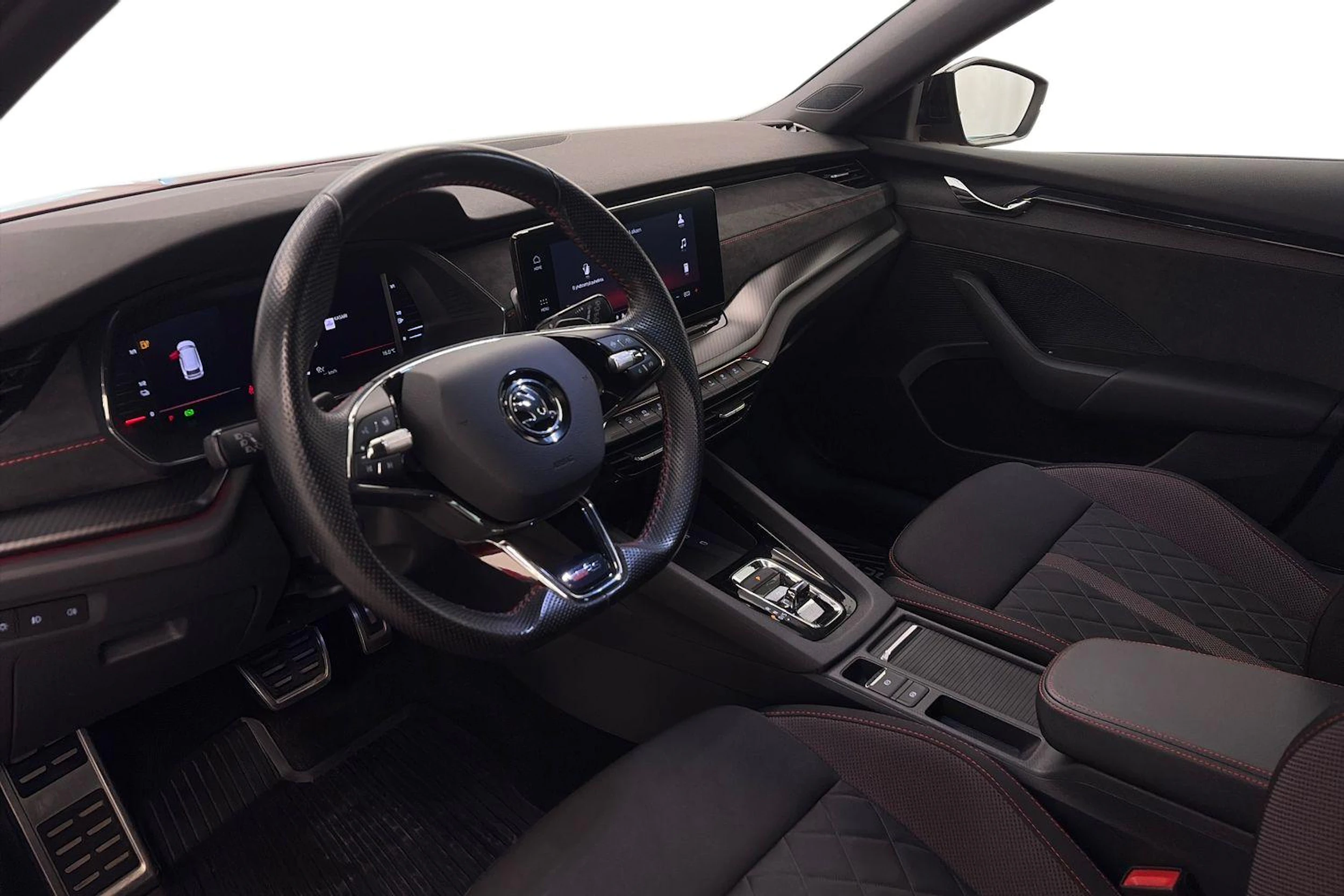 punainen Skoda Octavia 2021 kuva 6.