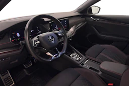 punainen Skoda Octavia 2021 kuva 6.