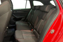 punainen Skoda Octavia 2021 kuva 8.