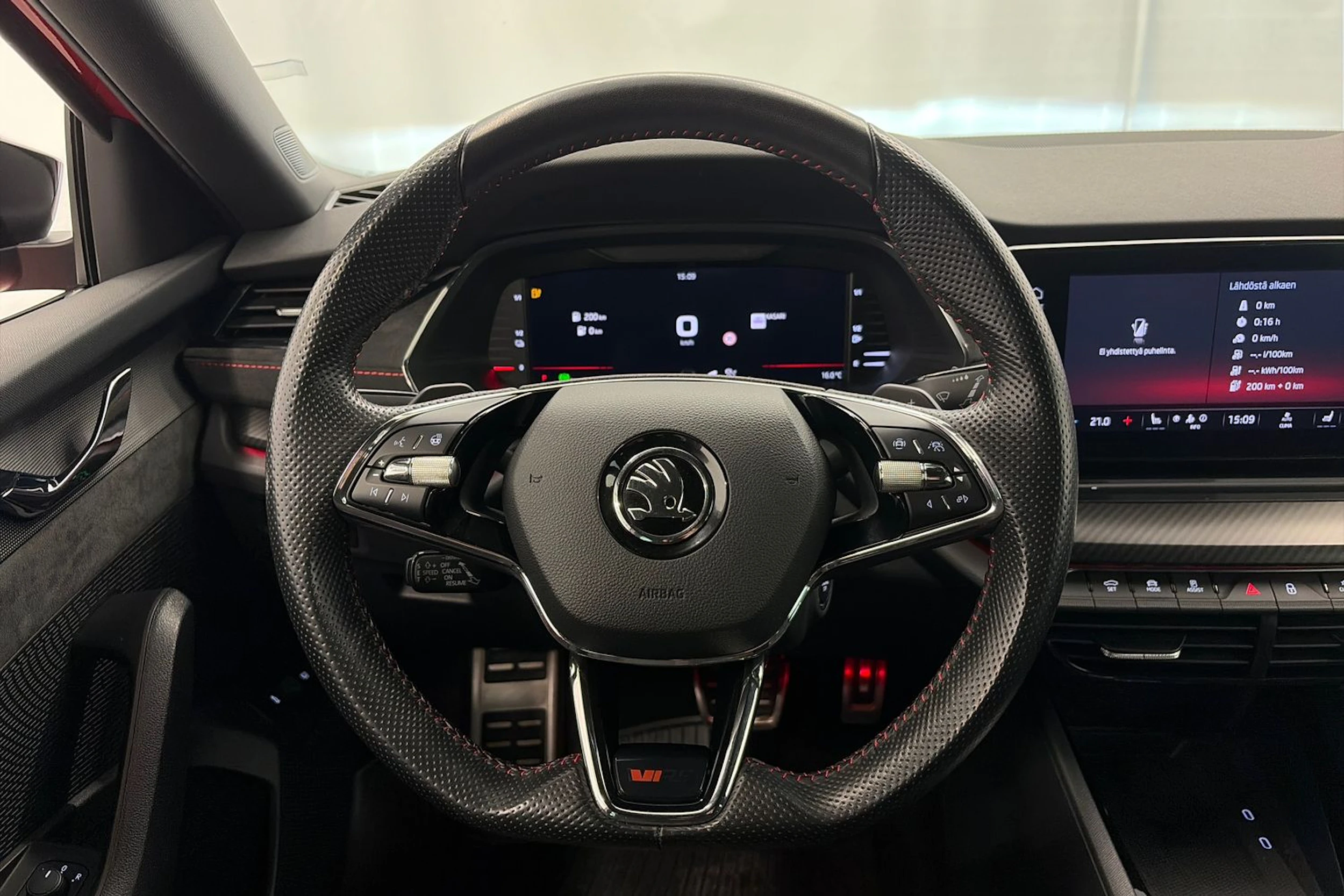 punainen Skoda Octavia 2021 kuva 11.