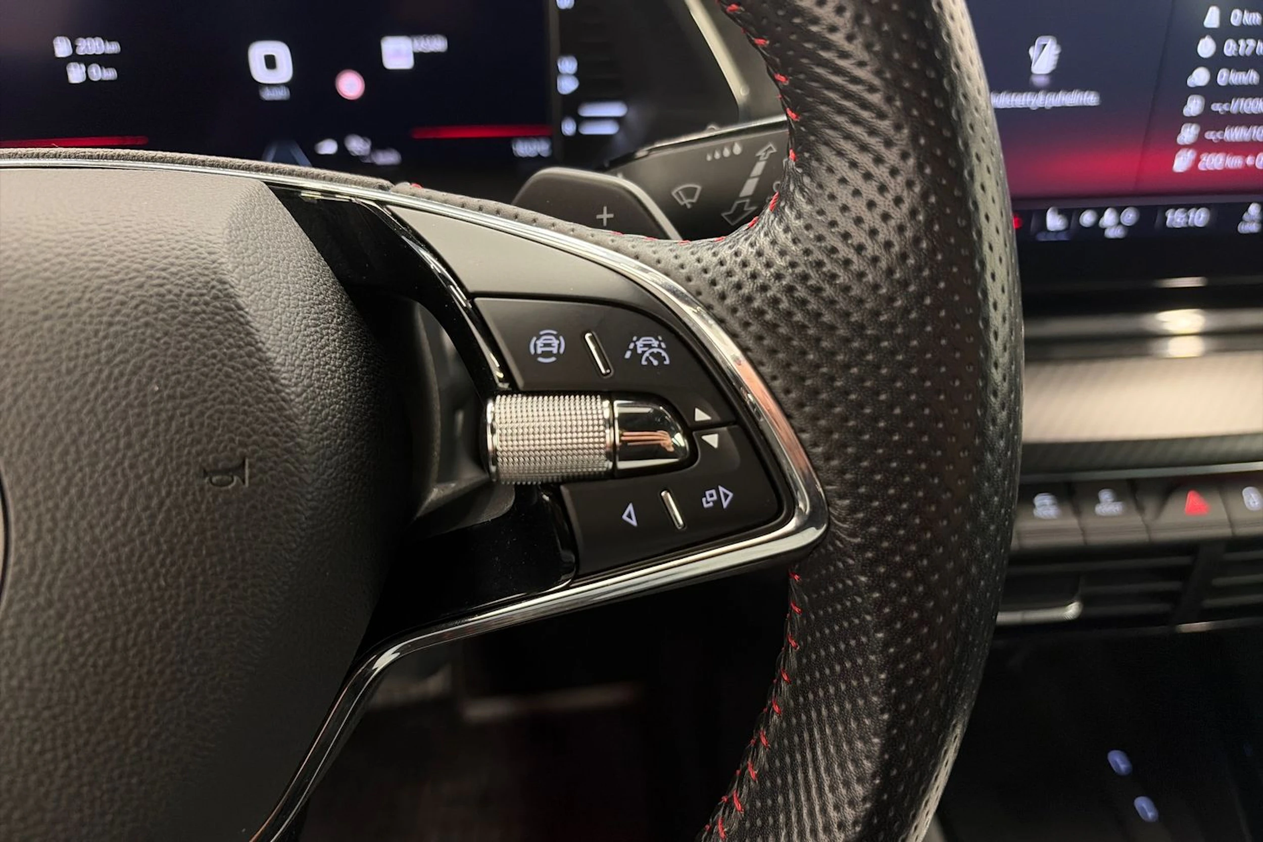 punainen Skoda Octavia 2021 kuva 13.