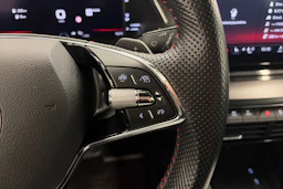 punainen Skoda Octavia 2021 kuva 13.