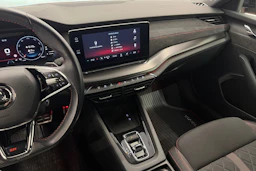 punainen Skoda Octavia 2021 kuva 15.