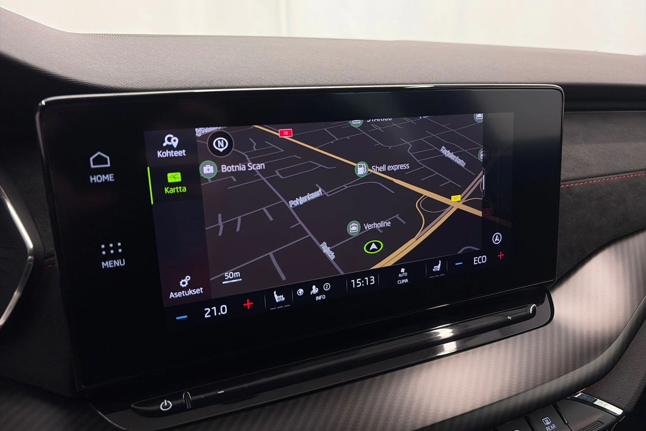 punainen Skoda Octavia 2021 kuva 17.