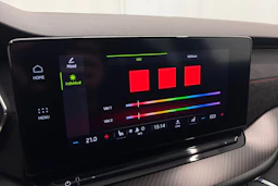 punainen Skoda Octavia 2021 kuva 19.