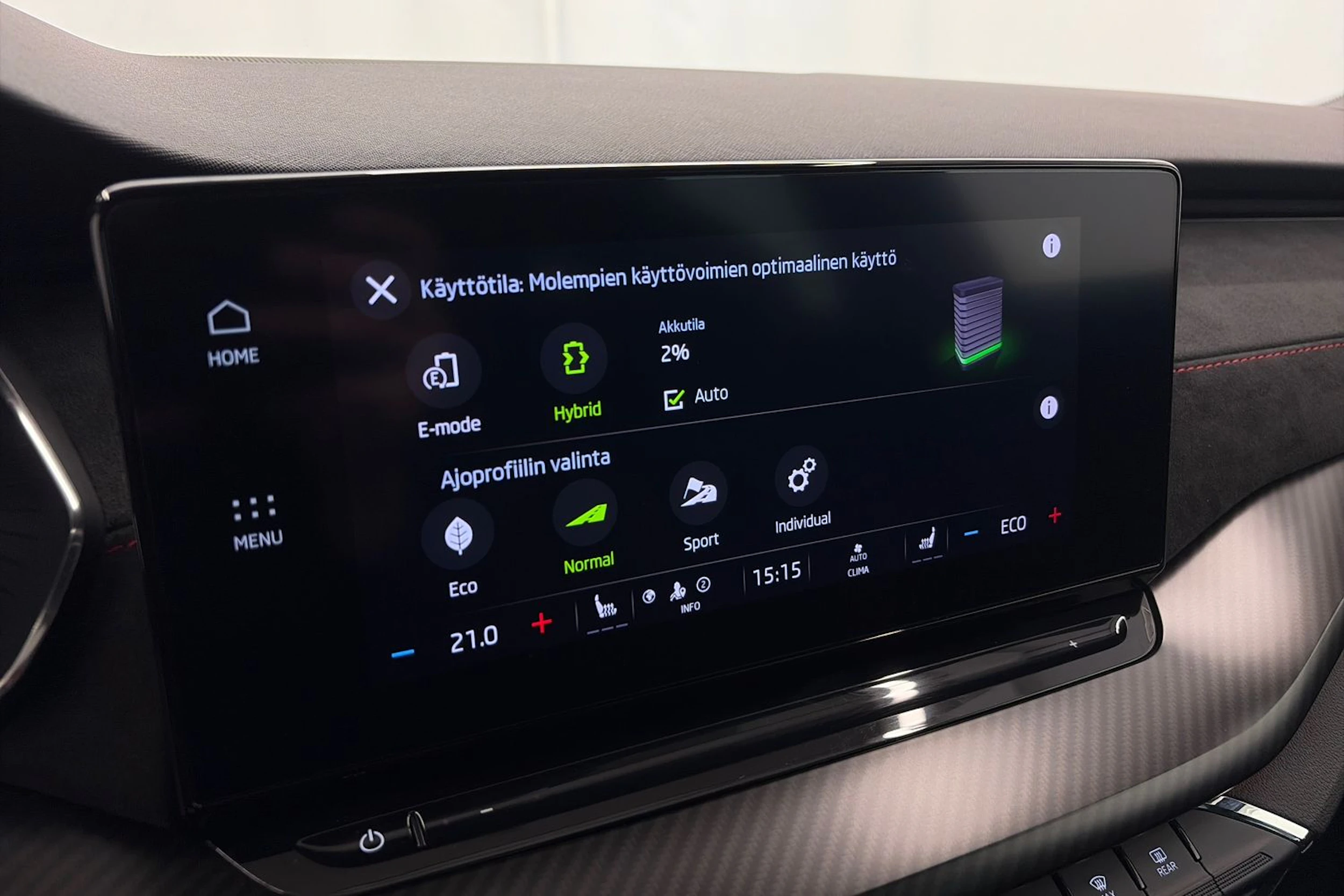 punainen Skoda Octavia 2021 kuva 20.