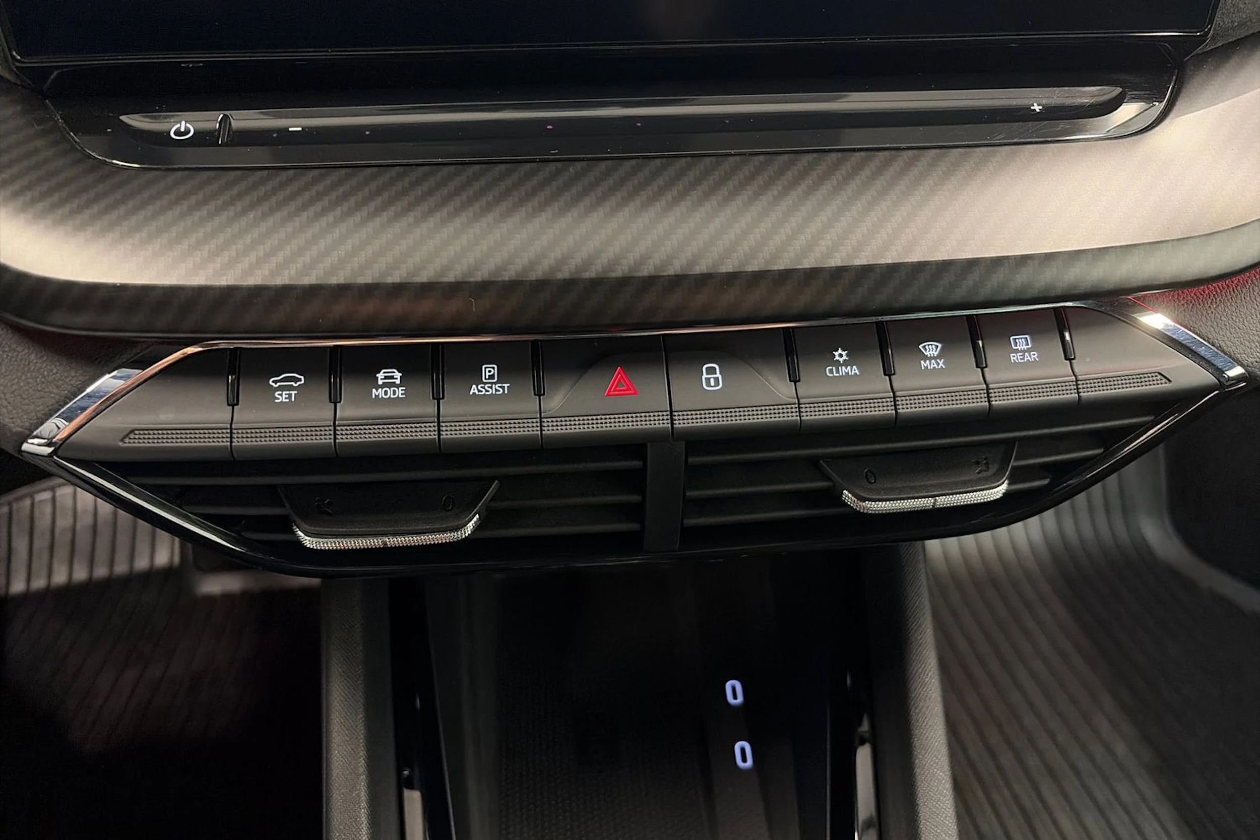 punainen Skoda Octavia 2021 kuva 21.