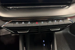 punainen Skoda Octavia 2021 kuva 21.