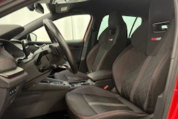 punainen Skoda Octavia 2021 kuva 24.