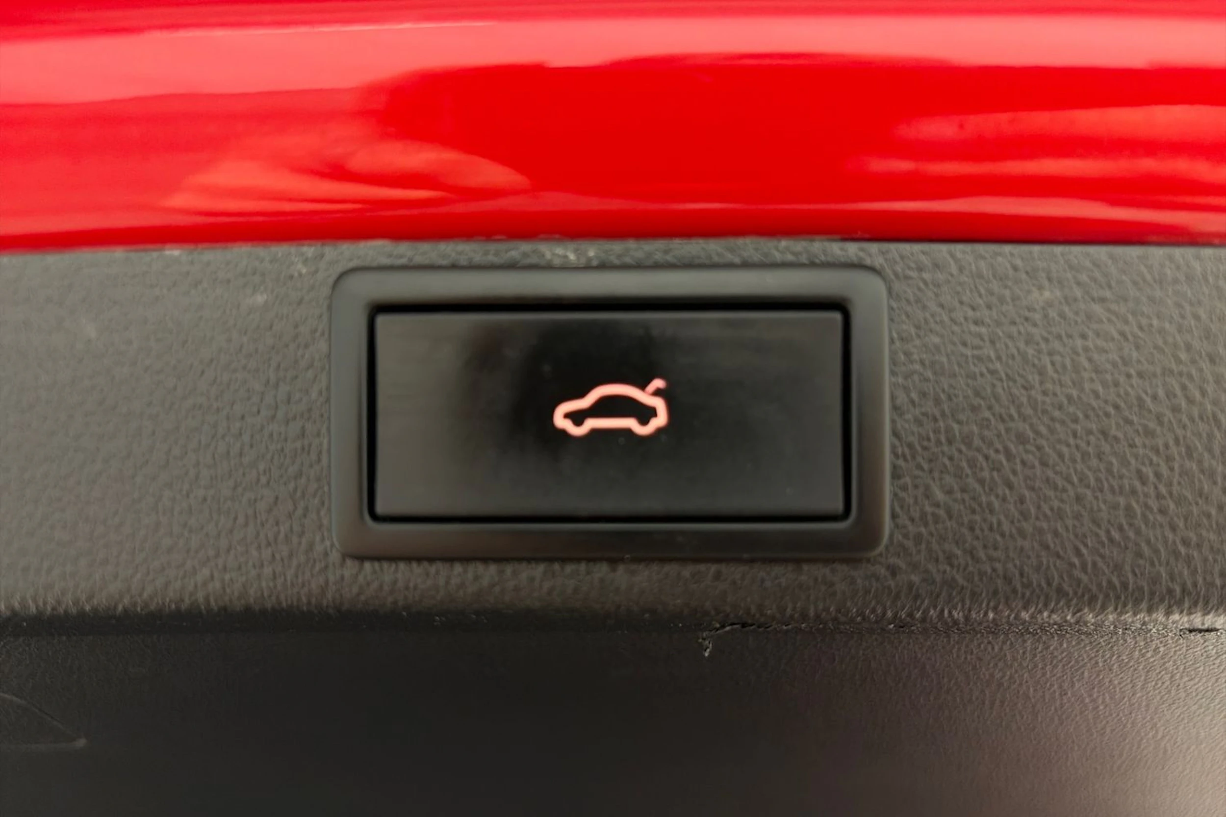 punainen Skoda Octavia 2021 kuva 26.