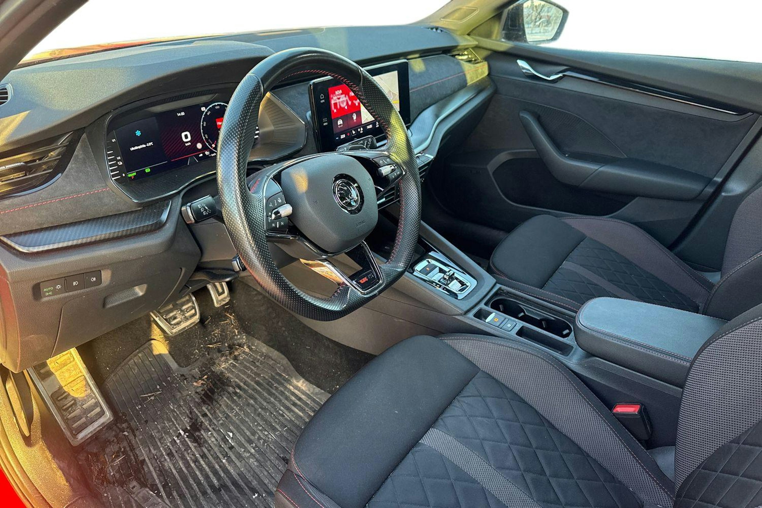 punainen Skoda Octavia 2021 kuva 3.