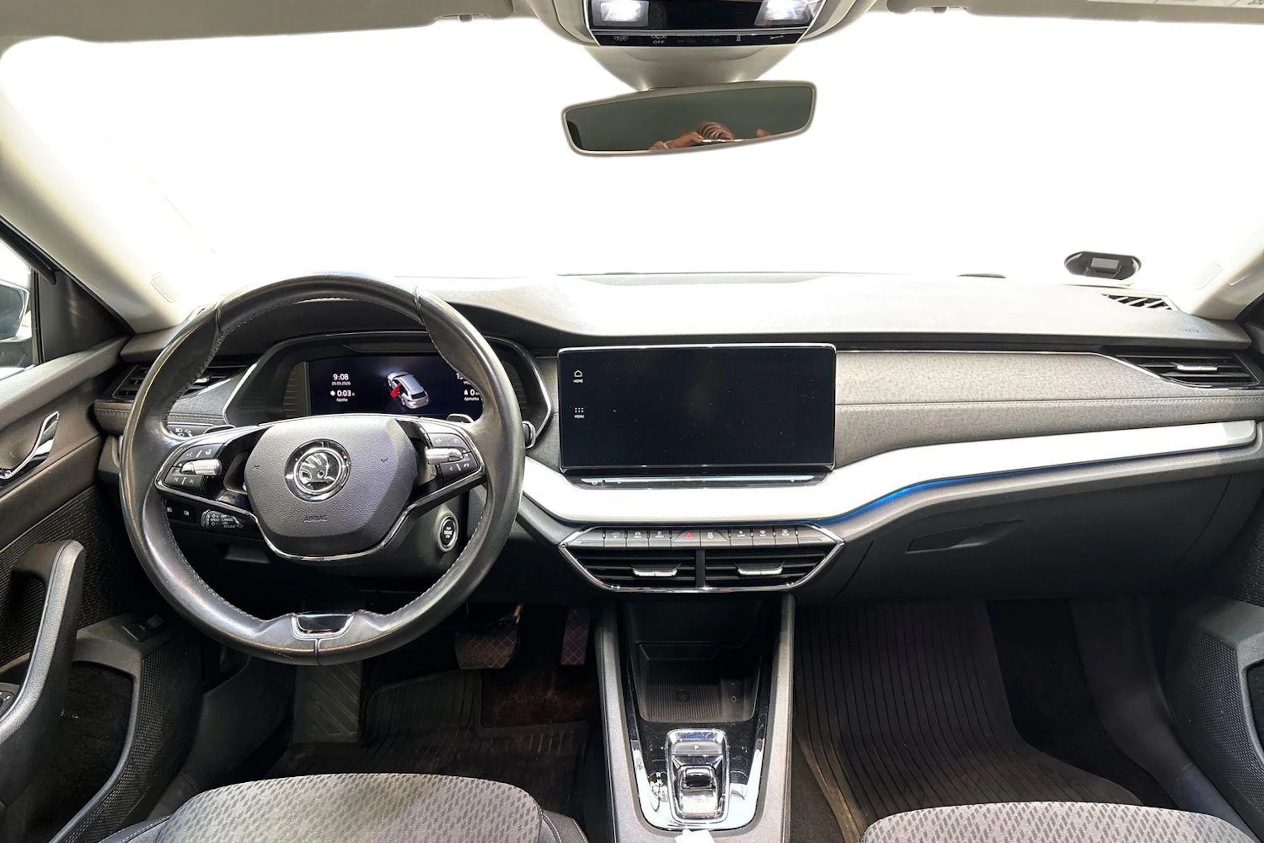 harmaa Skoda Octavia 2021 kuva 9.