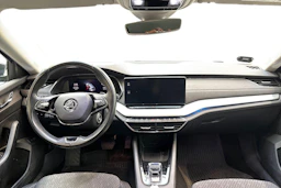 harmaa Skoda Octavia 2021 kuva 9.