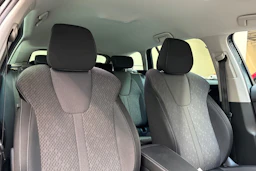 harmaa Skoda Octavia 2021 kuva 26.