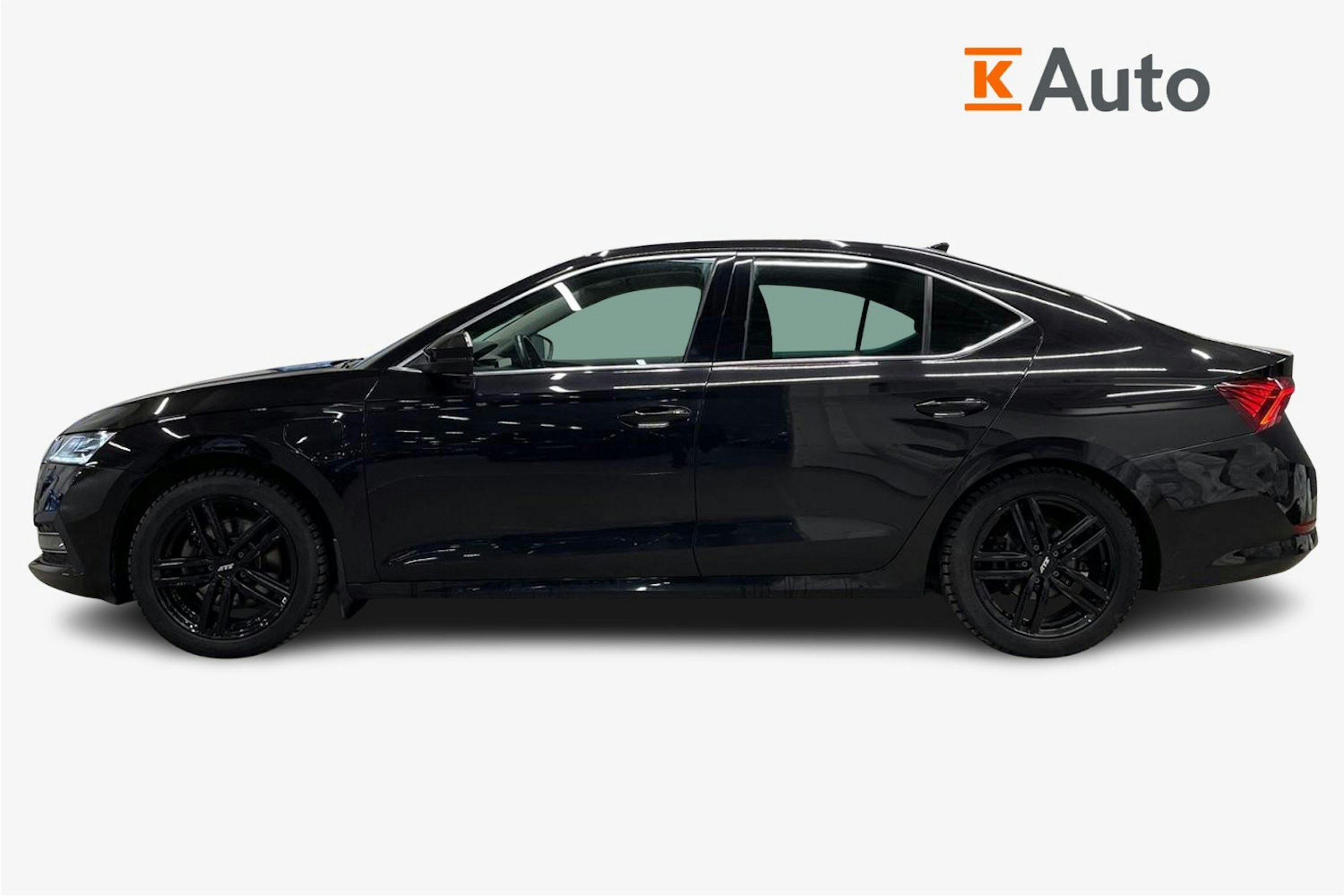 met. musta Skoda Octavia 2021 kuva 5.