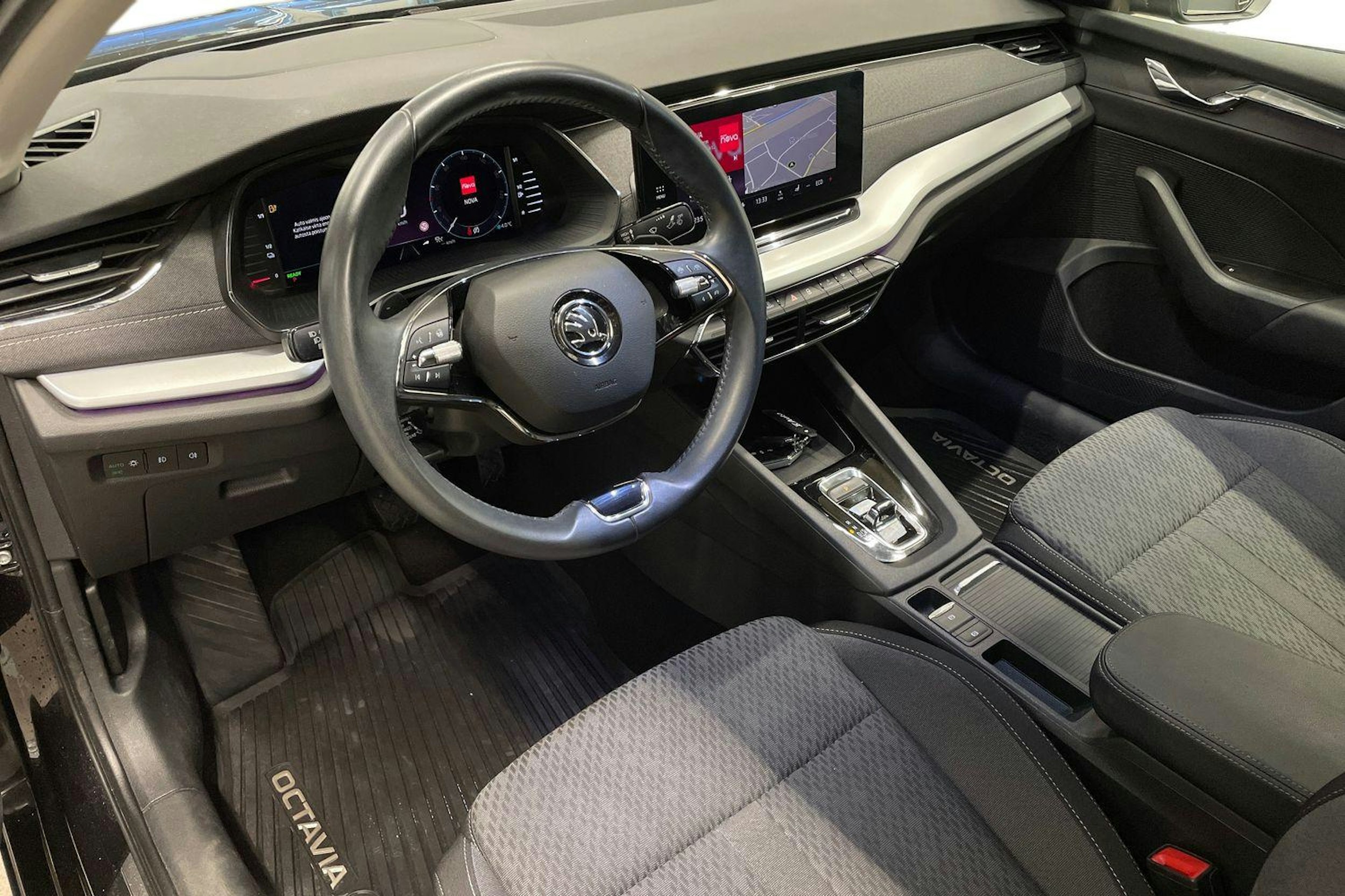 met. musta Skoda Octavia 2021 kuva 6.