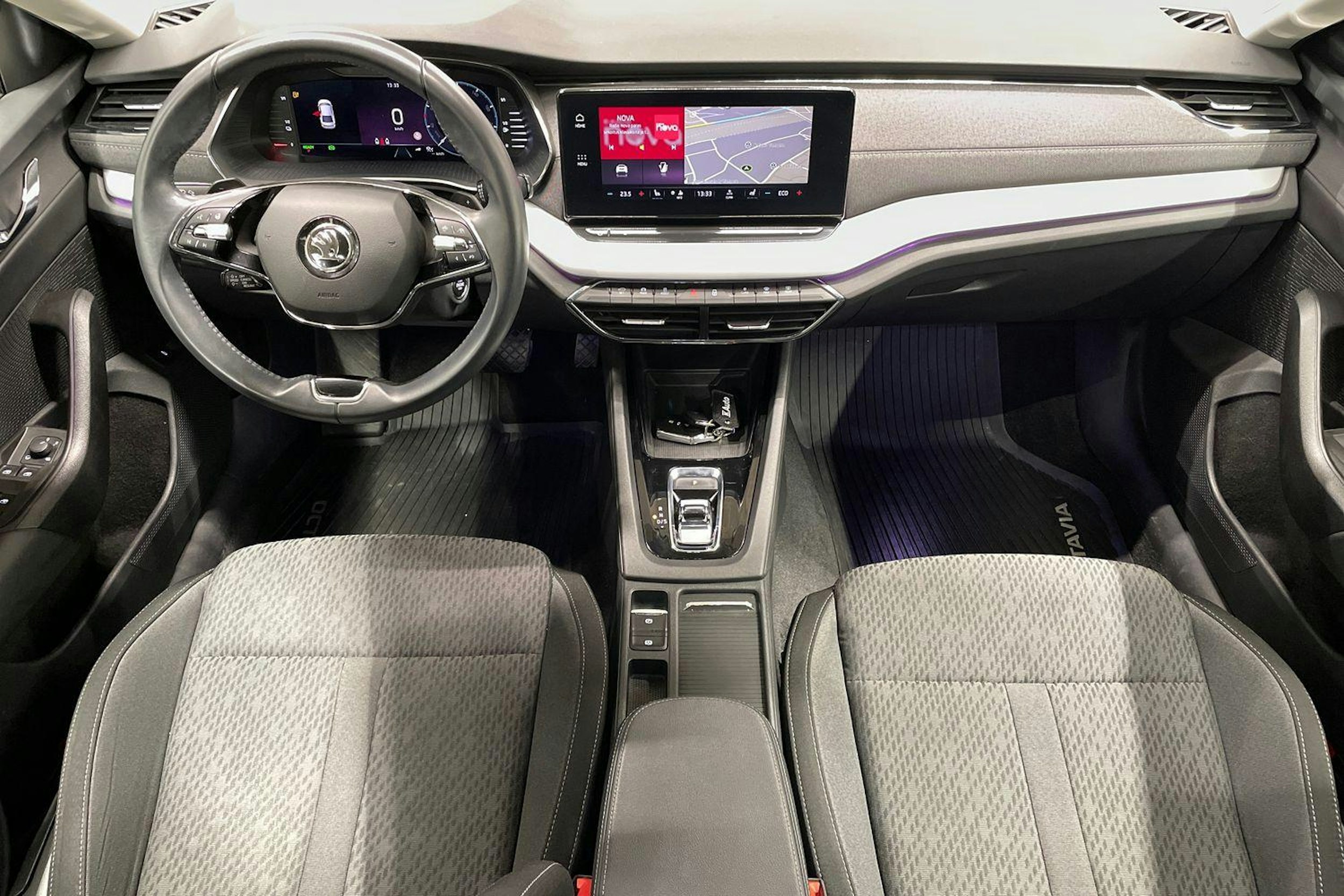 met. musta Skoda Octavia 2021 kuva 7.