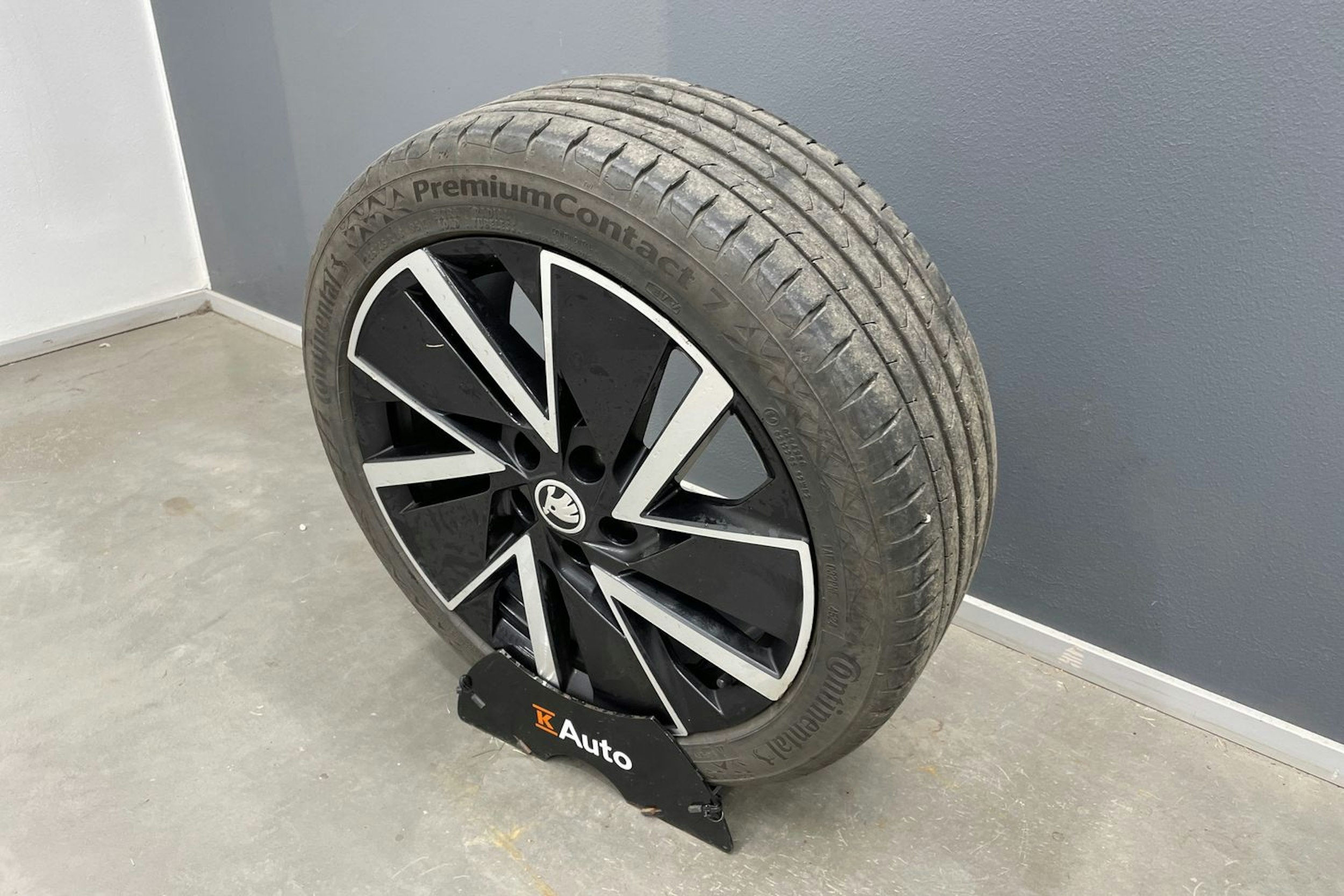 met. musta Skoda Octavia 2021 kuva 11.