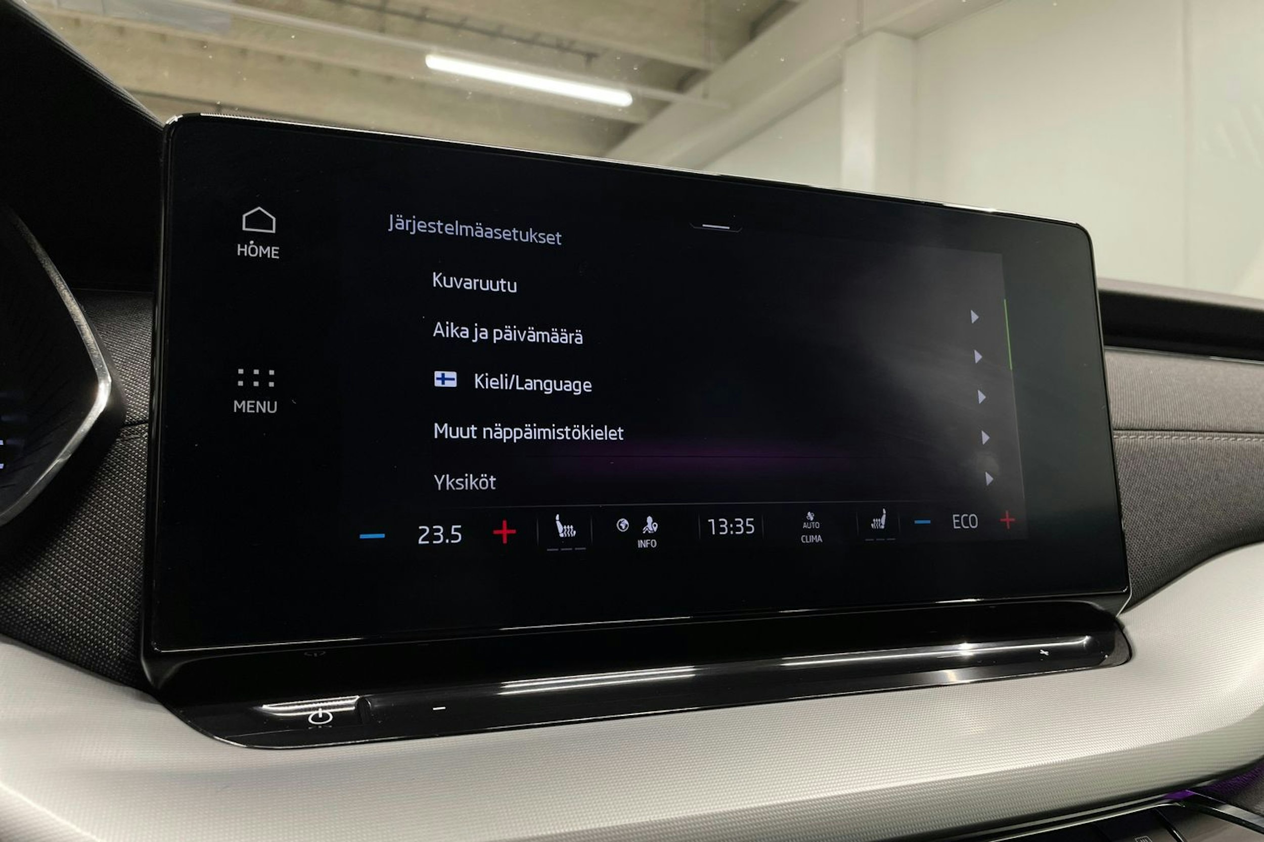 met. musta Skoda Octavia 2021 kuva 18.