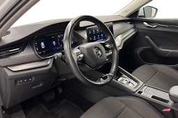 valkoinen Skoda Octavia 2021 kuva 7.