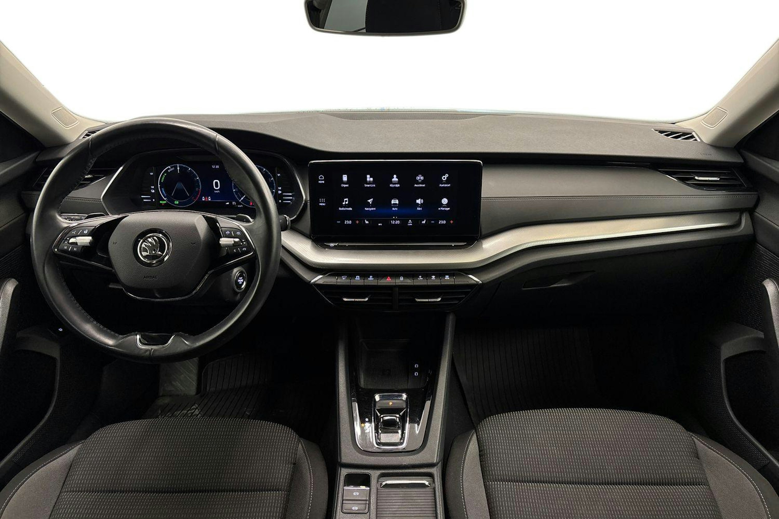 valkoinen Skoda Octavia 2021 kuva 9.